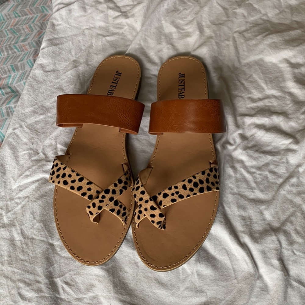 Size 9 faux brown leather  & leopard print